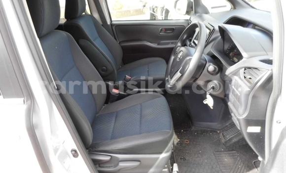 Acheter Occasion Voiture Toyota Noah Gris à Beitbridge, Matabeleland South Acheter Occasion Voiture Toyota Noah Gris à Beitbridge, Matabeleland South