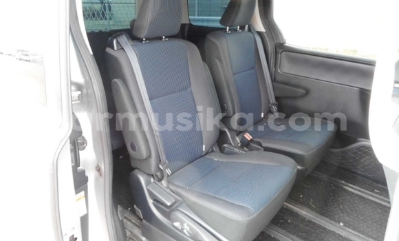 Acheter Occasion Voiture Toyota Noah Gris à Beitbridge, Matabeleland South Acheter Occasion Voiture Toyota Noah Gris à Beitbridge, Matabeleland South