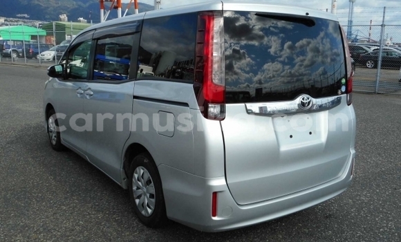 Acheter Occasion Voiture Toyota Noah Gris à Beitbridge, Matabeleland South Acheter Occasion Voiture Toyota Noah Gris à Beitbridge, Matabeleland South