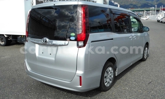 Acheter Occasion Voiture Toyota Noah Gris à Beitbridge, Matabeleland South Acheter Occasion Voiture Toyota Noah Gris à Beitbridge, Matabeleland South