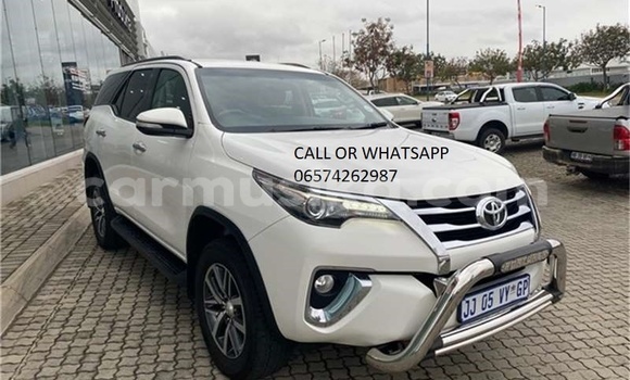 Nunua Ilio tumika Toyota Fortuner Nyeupe Gari ndani ya Beitbridge nchini Matabeleland Kusini
