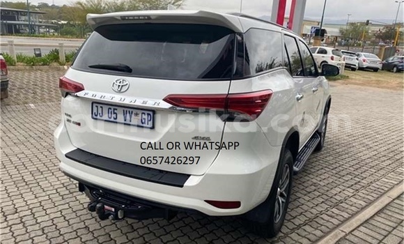 Nunua Ilio tumika Toyota Fortuner Nyeupe Gari ndani ya Beitbridge nchini Matabeleland Kusini Nunua Ilio tumika Toyota Fortuner Nyeupe Gari ndani ya Beitbridge nchini Matabeleland Kusini