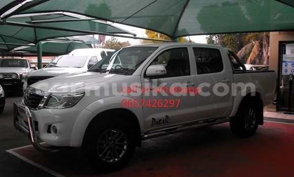 Nunua Ilio tumika Toyota Hilux Nyeupe Gari ndani ya Beitbridge nchini Matabeleland Kusini Nunua Ilio tumika Toyota Hilux Nyeupe Gari ndani ya Beitbridge nchini Matabeleland Kusini