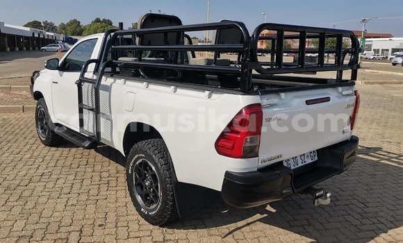 Tenga Tsaru Toyota Hilux Chena Mota in Beitbridge in Matabeleland South Tenga Tsaru Toyota Hilux Chena Mota in Beitbridge in Matabeleland South