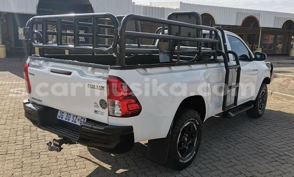 Tenga Tsaru Toyota Hilux Chena Mota in Beitbridge in Matabeleland South Tenga Tsaru Toyota Hilux Chena Mota in Beitbridge in Matabeleland South