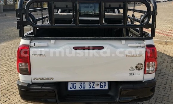 Tenga Tsaru Toyota Hilux Chena Mota in Beitbridge in Matabeleland South Tenga Tsaru Toyota Hilux Chena Mota in Beitbridge in Matabeleland South