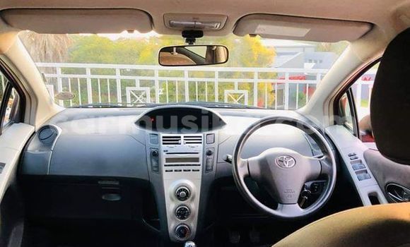 Acheter Occasion Voiture Toyota Yaris Rouge à Beitbridge, Matabeleland South Acheter Occasion Voiture Toyota Yaris Rouge à Beitbridge, Matabeleland South