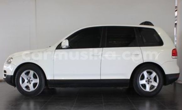 Buy Used Volkswagen Touareg White Car in Beitbridge in Matabeleland South