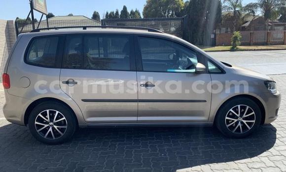 Buy Used Volkswagen Touran Beige Car in Beitbridge in Matabeleland South