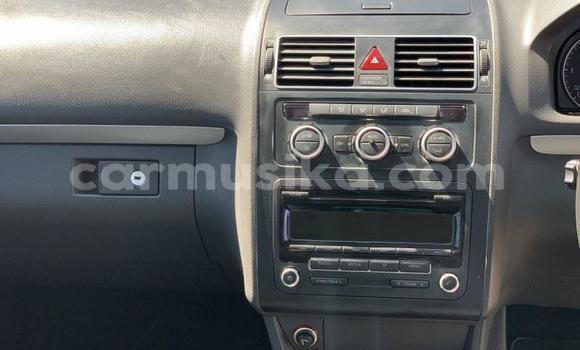 Acheter Occasion Voiture Volkswagen Touran Beige à Beitbridge, Matabeleland South Acheter Occasion Voiture Volkswagen Touran Beige à Beitbridge, Matabeleland South