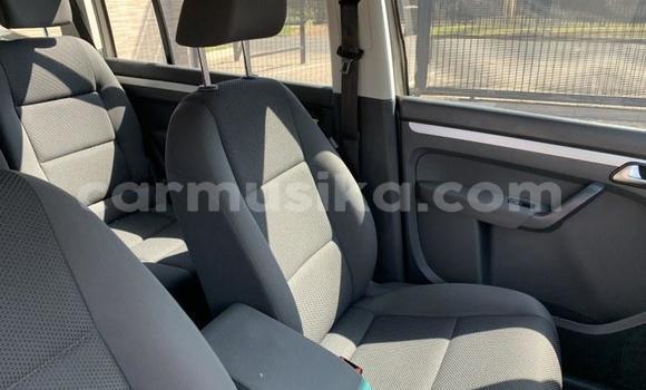 Acheter Occasion Voiture Volkswagen Touran Beige à Beitbridge, Matabeleland South Acheter Occasion Voiture Volkswagen Touran Beige à Beitbridge, Matabeleland South