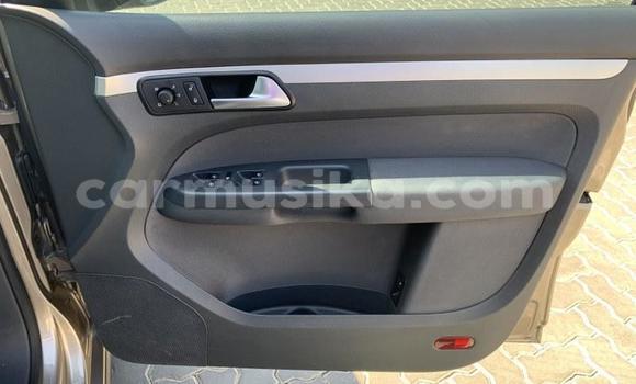 Acheter Occasion Voiture Volkswagen Touran Beige à Beitbridge, Matabeleland South Acheter Occasion Voiture Volkswagen Touran Beige à Beitbridge, Matabeleland South