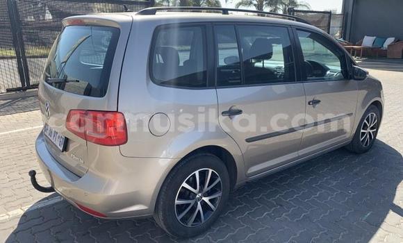 Acheter Occasion Voiture Volkswagen Touran Beige à Beitbridge, Matabeleland South Acheter Occasion Voiture Volkswagen Touran Beige à Beitbridge, Matabeleland South
