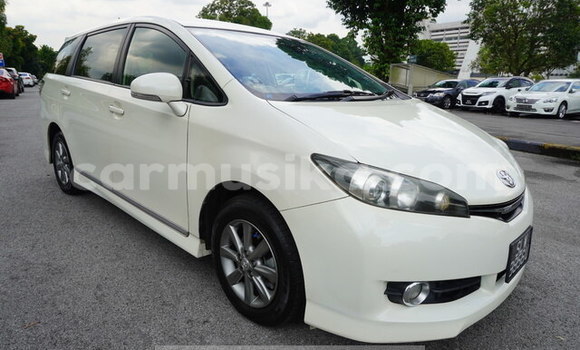 Buy Used Toyota Wish White Car in Beitbridge in Matabeleland South Buy Used Toyota Wish White Car in Beitbridge in Matabeleland South