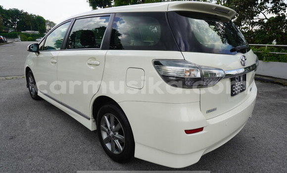 Buy Used Toyota Wish White Car in Beitbridge in Matabeleland South Buy Used Toyota Wish White Car in Beitbridge in Matabeleland South