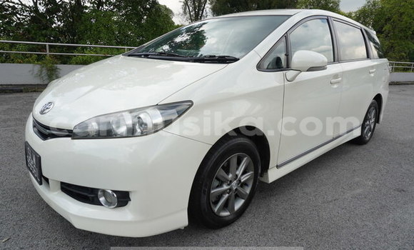 Buy Used Toyota Wish White Car in Beitbridge in Matabeleland South Buy Used Toyota Wish White Car in Beitbridge in Matabeleland South