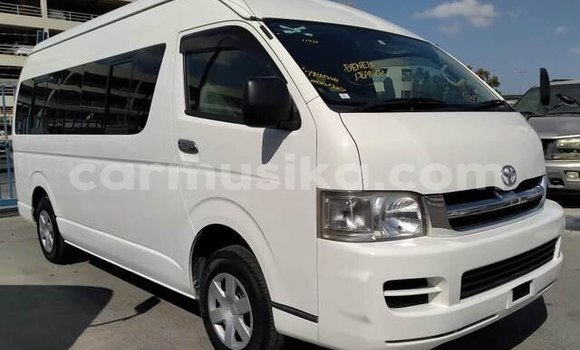 Buy Import Toyota Hiace White Car in Beitbridge in Matabeleland South