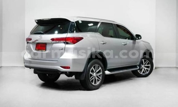 Buy Used Toyota Fortuner White Car in Beitbridge in Matabeleland South