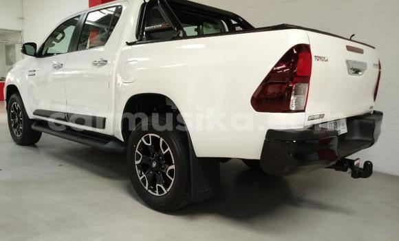 Buy Used Toyota Hilux White Car in Beitbridge in Matabeleland South