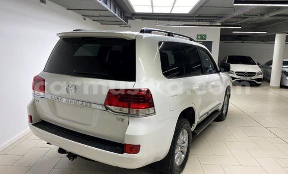 Buy Used Toyota Land Cruiser White Car in Beitbridge in Matabeleland South Buy Used Toyota Land Cruiser White Car in Beitbridge in Matabeleland South