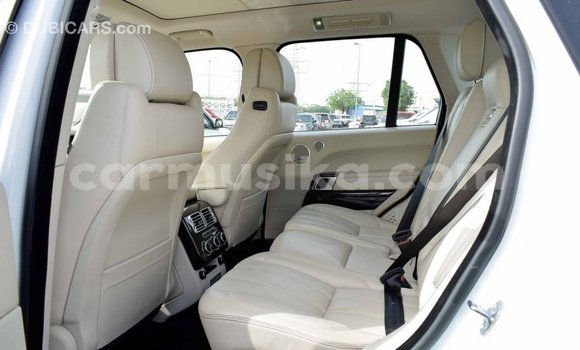 Acheter Import Voiture Land Rover Range Rover Blanc à Import - Dubai, Harare Acheter Import Voiture Land Rover Range Rover Blanc à Import - Dubai, Harare