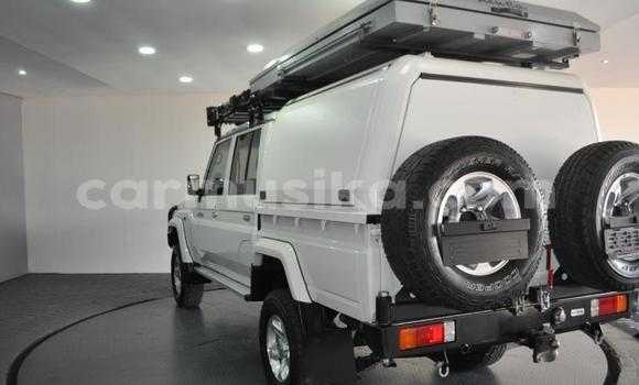 Nunua Ilio tumika Toyota Land Cruiser Nyeupe Gari ndani ya Beitbridge nchini Matabeleland Kusini Nunua Ilio tumika Toyota Land Cruiser Nyeupe Gari ndani ya Beitbridge nchini Matabeleland Kusini