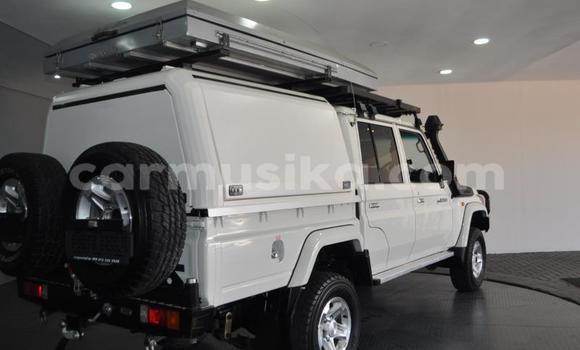 Nunua Ilio tumika Toyota Land Cruiser Nyeupe Gari ndani ya Beitbridge nchini Matabeleland Kusini Nunua Ilio tumika Toyota Land Cruiser Nyeupe Gari ndani ya Beitbridge nchini Matabeleland Kusini