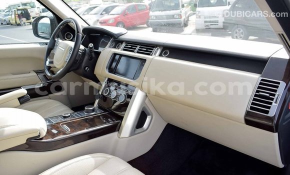 Acheter Import Voiture Land Rover Range Rover Blanc à Import - Dubai, Harare Acheter Import Voiture Land Rover Range Rover Blanc à Import - Dubai, Harare