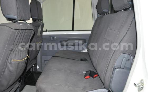 Nunua Ilio tumika Toyota Land Cruiser Nyeupe Gari ndani ya Beitbridge nchini Matabeleland Kusini Nunua Ilio tumika Toyota Land Cruiser Nyeupe Gari ndani ya Beitbridge nchini Matabeleland Kusini