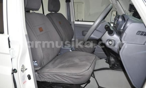 Nunua Ilio tumika Toyota Land Cruiser Nyeupe Gari ndani ya Beitbridge nchini Matabeleland Kusini Nunua Ilio tumika Toyota Land Cruiser Nyeupe Gari ndani ya Beitbridge nchini Matabeleland Kusini