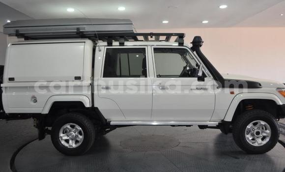 Nunua Ilio tumika Toyota Land Cruiser Nyeupe Gari ndani ya Beitbridge nchini Matabeleland Kusini Nunua Ilio tumika Toyota Land Cruiser Nyeupe Gari ndani ya Beitbridge nchini Matabeleland Kusini