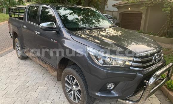 Buy Used Toyota Hilux Beige Car in Beitbridge in Matabeleland South
