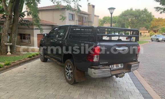 Nunua Ilio tumika Toyota Hilux Beige Gari ndani ya Beitbridge nchini Matabeleland Kusini Nunua Ilio tumika Toyota Hilux Beige Gari ndani ya Beitbridge nchini Matabeleland Kusini