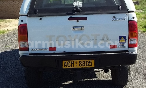 Tenga Tsaru Toyota Hilux Chena Mota in Masvingo in Masvingo Tenga Tsaru Toyota Hilux Chena Mota in Masvingo in Masvingo
