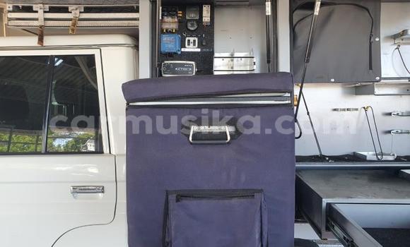 Nunua Ilio tumika Toyota Land Cruiser Nyeupe Gari ndani ya Beitbridge nchini Matabeleland Kusini Nunua Ilio tumika Toyota Land Cruiser Nyeupe Gari ndani ya Beitbridge nchini Matabeleland Kusini
