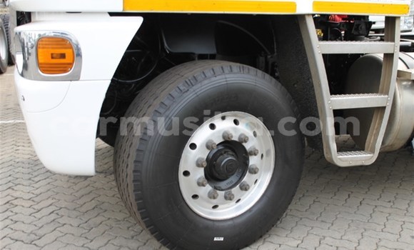 Acheter Occasion Utilitaire Caterpillar 120 Blanc à Harare, Harare Acheter Occasion Utilitaire Caterpillar 120 Blanc à Harare, Harare