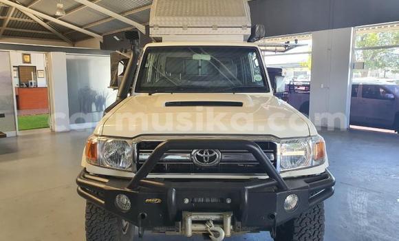 Nunua Ilio tumika Toyota Land Cruiser Nyeupe Gari ndani ya Beitbridge nchini Matabeleland Kusini Nunua Ilio tumika Toyota Land Cruiser Nyeupe Gari ndani ya Beitbridge nchini Matabeleland Kusini