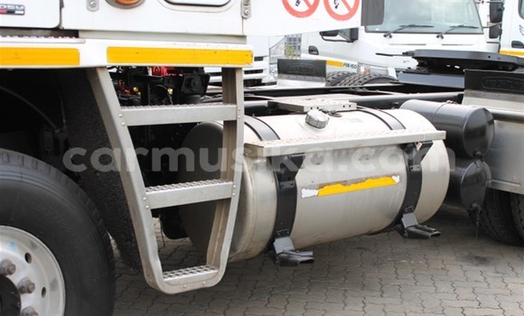 Acheter Occasion Utilitaire Caterpillar 120 Blanc à Harare, Harare Acheter Occasion Utilitaire Caterpillar 120 Blanc à Harare, Harare