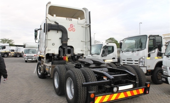 Acheter Occasion Utilitaire Caterpillar 120 Blanc à Harare, Harare Acheter Occasion Utilitaire Caterpillar 120 Blanc à Harare, Harare