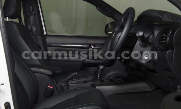 Acheter Occasion Voiture Toyota Hilux Blanc à Beitbridge, Matabeleland South Acheter Occasion Voiture Toyota Hilux Blanc à Beitbridge, Matabeleland South