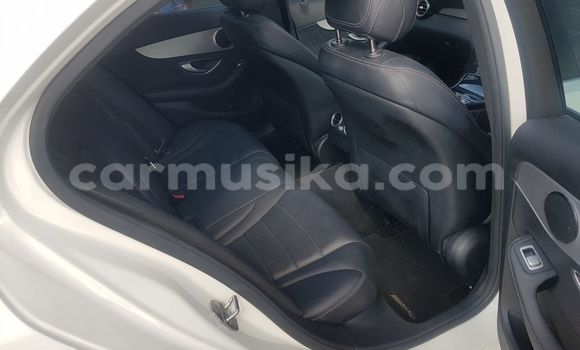 Tenga Tsaru Mercedes‒Benz 200 Chena Mota in Beitbridge in Matabeleland South Tenga Tsaru Mercedes‒Benz 200 Chena Mota in Beitbridge in Matabeleland South