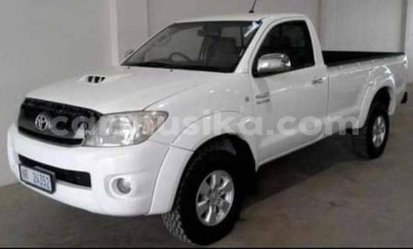Buy Used Toyota Hilux White Car in Beitbridge in Matabeleland South