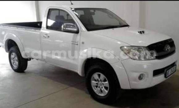 Buy Used Toyota Hilux White Car in Beitbridge in Matabeleland South Buy Used Toyota Hilux White Car in Beitbridge in Matabeleland South