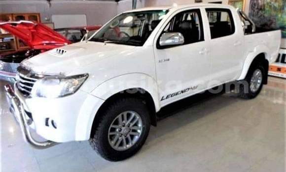 Nunua Ilio tumika Toyota Hilux Nyeupe Gari ndani ya Beitbridge nchini Matabeleland Kusini