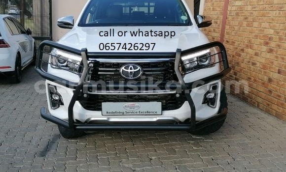 Tenga Tsaru Toyota Hilux Chena Mota in Beitbridge in Matabeleland South