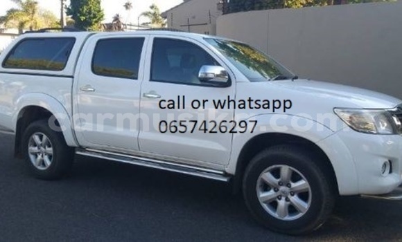 Buy Used Toyota Hilux White Car in Beitbridge in Matabeleland South Buy Used Toyota Hilux White Car in Beitbridge in Matabeleland South