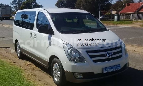 Buy Used Hyundai H1 White Car in Beitbridge in Matabeleland South