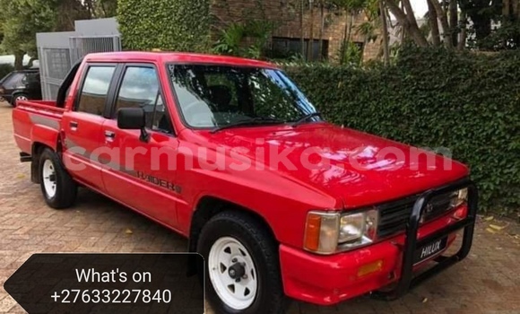 Acheter Occasion Voiture Toyota Hilux Rouge à Beitbridge, Matabeleland South Acheter Occasion Voiture Toyota Hilux Rouge à Beitbridge, Matabeleland South