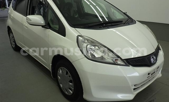 Acheter Occasion Voiture Honda Fit Blanc à Beitbridge, Matabeleland South Acheter Occasion Voiture Honda Fit Blanc à Beitbridge, Matabeleland South