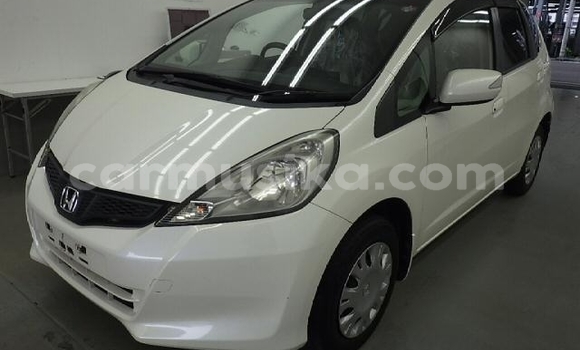 Acheter Occasion Voiture Honda Fit Blanc à Beitbridge, Matabeleland South Acheter Occasion Voiture Honda Fit Blanc à Beitbridge, Matabeleland South